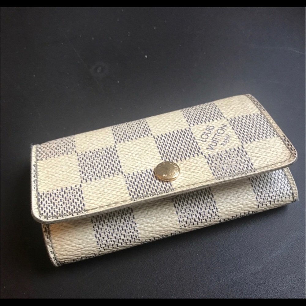 LV key holder